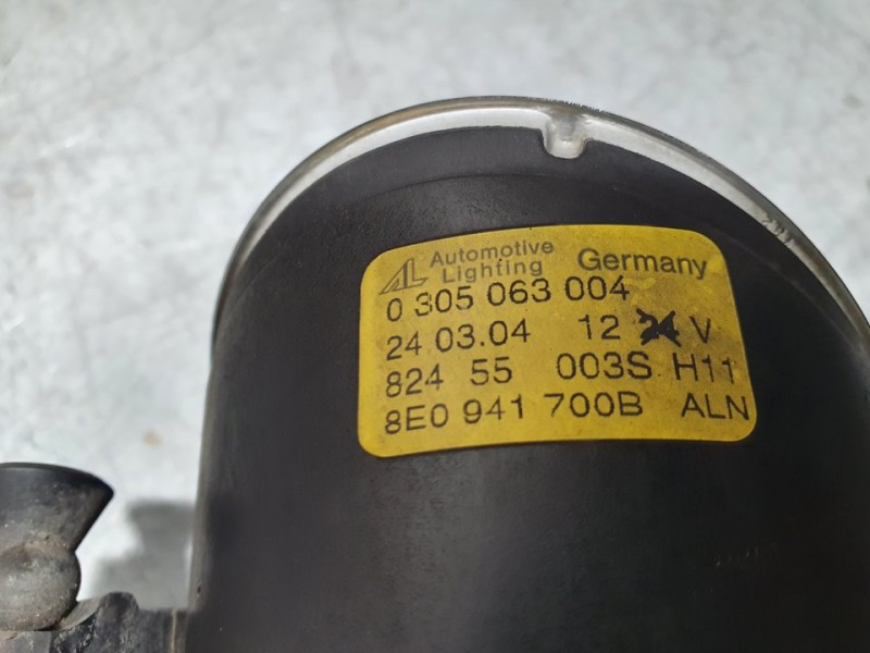 Recambio de faro antiniebla derecho para audi a4 avant (8e) 1.9 tdi (96kw) referencia OEM IAM 8E0941700B 0305063004 