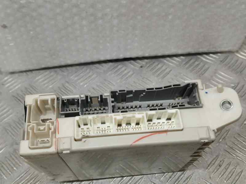 Recambio de caja reles / fusibles para lexus is200 (ds2/is2) 250 v6 referencia OEM IAM 8273053050 6D040961 