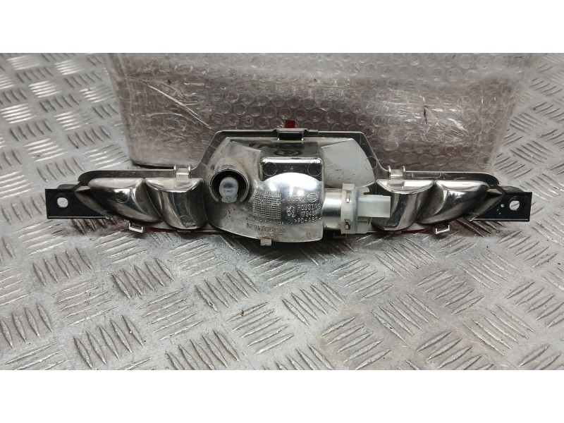 Recambio de piloto trasero central para opel corsa f (p2jo) 1.2 (68) referencia OEM IAM 9674308980 PARAGOLPES 