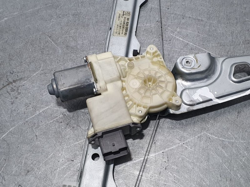 Recambio de elevalunas delantero derecho para peugeot 5008 allure referencia OEM IAM 9682808880 912026106 BROSE ELECTRICO 6 PINS