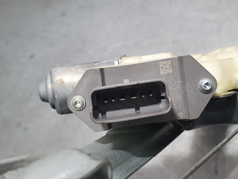 Recambio de elevalunas delantero derecho para peugeot 5008 allure referencia OEM IAM 9682808880 912026106 BROSE ELECTRICO 6 PINS