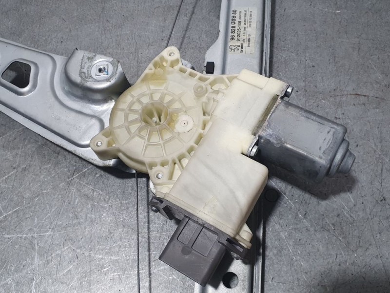 Recambio de elevalunas delantero izquierdo para peugeot 5008 allure referencia OEM IAM 9682808980 912025106 BROSE ELECTRICO 6 PI