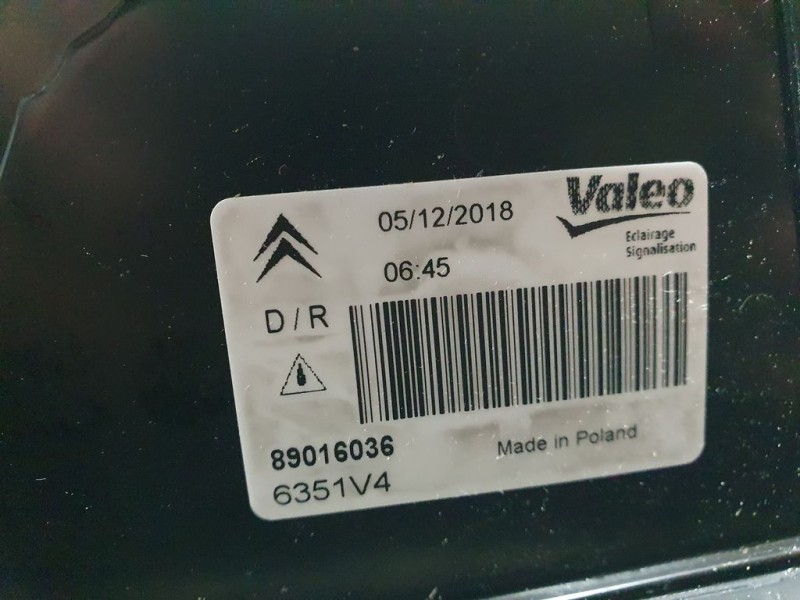 Recambio de piloto trasero derecho para citroën c5 berlina attraction referencia OEM IAM 89016036 VALEO INTERIOR