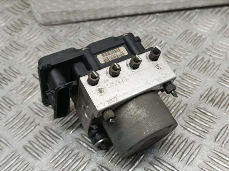 Recambio de abs para toyota aygo (kgb/wnb) básico referencia OEM IAM 445100H010 0265231579 BOSCH