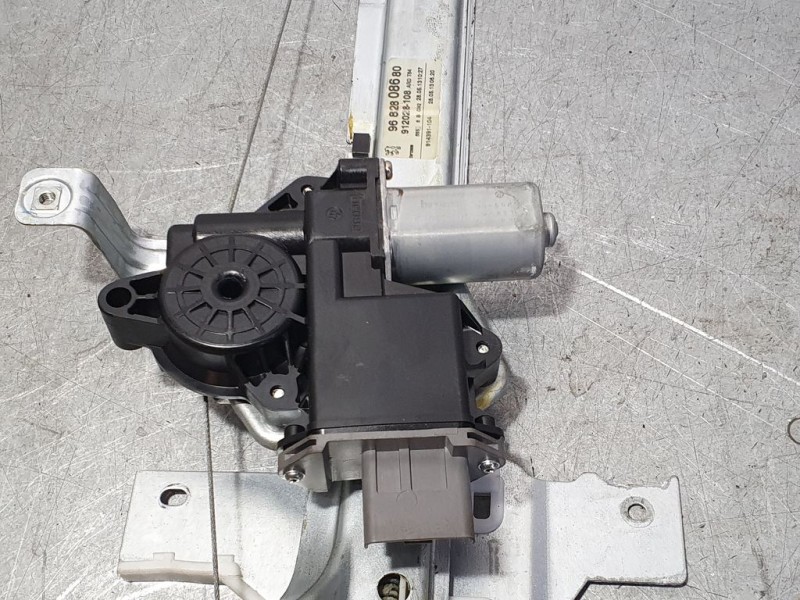 Recambio de elevalunas trasero derecho para peugeot 5008 allure referencia OEM IAM 9682808680 912028108 BROSE ELECTRICO 6 PINS