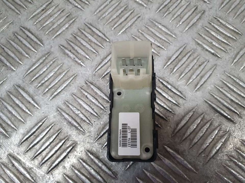 Recambio de mando elevalunas trasero izquierdo para dodge avenger sxt referencia OEM IAM 04602787AA  