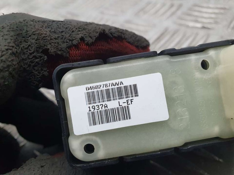 Recambio de mando elevalunas trasero izquierdo para dodge avenger sxt referencia OEM IAM 04602787AA  