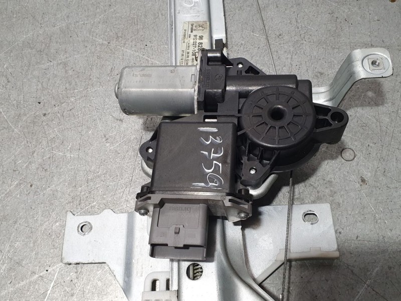 Recambio de elevalunas trasero izquierdo para peugeot 5008 allure referencia OEM IAM 9682808780 912027108 BROSE ELECTRICO 6 PINS
