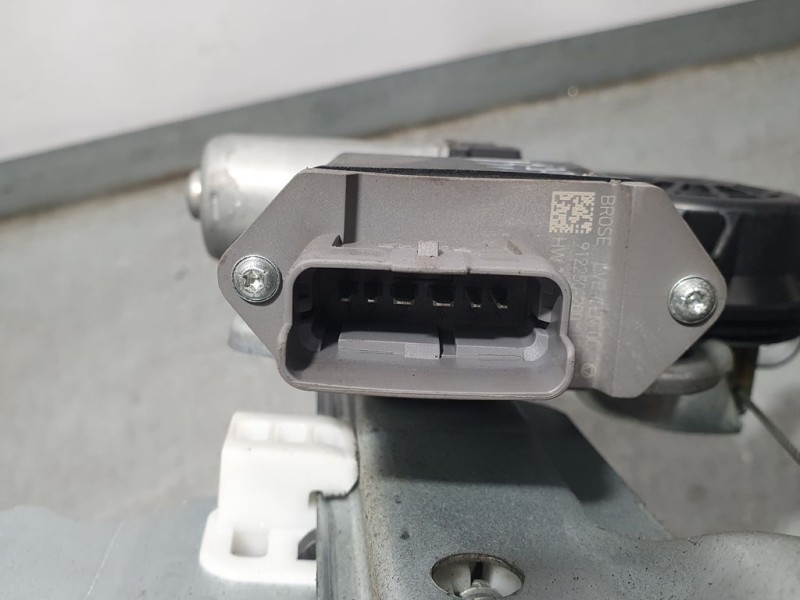 Recambio de elevalunas trasero izquierdo para peugeot 5008 allure referencia OEM IAM 9682808780 912027108 BROSE ELECTRICO 6 PINS