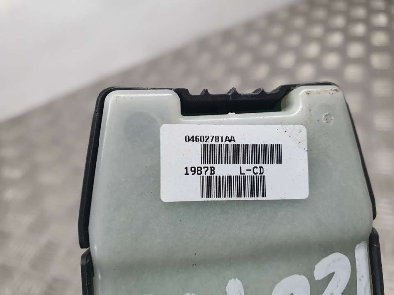 Recambio de mando elevalunas delantero izquierdo para dodge avenger sxt referencia OEM IAM 04602781AA  