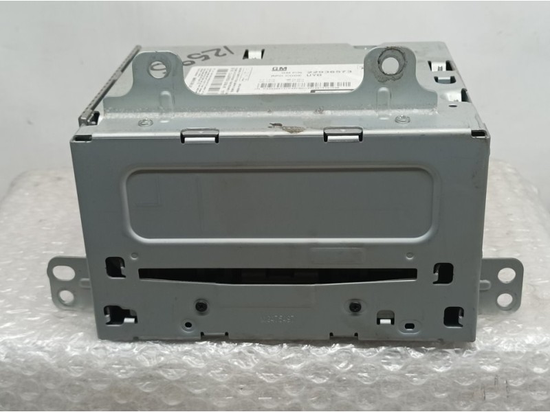 Recambio de sistema audio / radio cd para opel insignia berlina selective referencia OEM IAM 22936573  