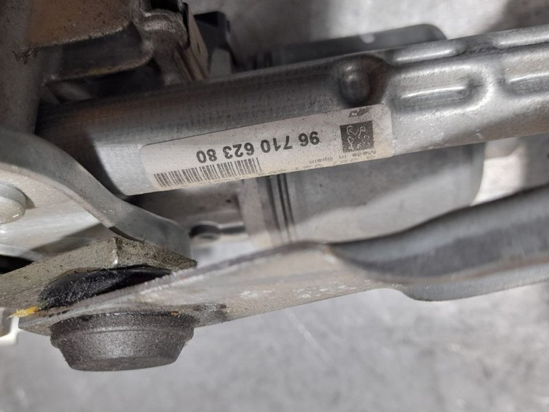 Recambio de motor limpia delantero para peugeot 5008 allure referencia OEM IAM 9671062380 1397220577 BOSCH DERECHO