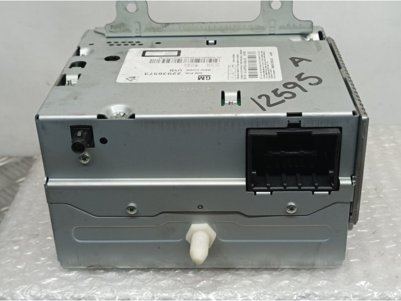 Recambio de sistema audio / radio cd para opel insignia berlina selective referencia OEM IAM 22936573  