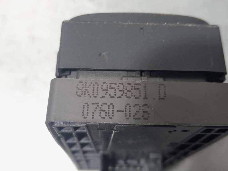 Recambio de mando elevalunas delantero izquierdo para audi a4 ber. (b8) básico referencia OEM IAM 9K09599851D  