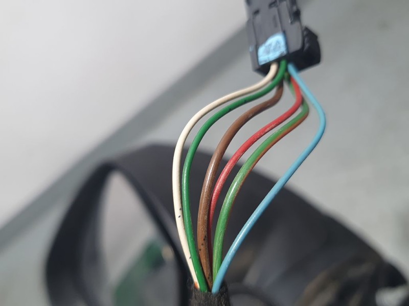 Recambio de retrovisor izquierdo para peugeot 5008 allure referencia OEM IAM 8151PF  ELECTRICO 6 CABLES ROZADO Y RAJADO
