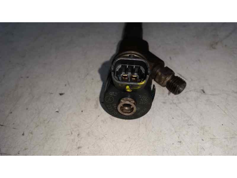 Recambio de inyector para toyota yaris 1.4 turbodiesel cat referencia OEM IAM 0445110154 236700N010 BOSCH