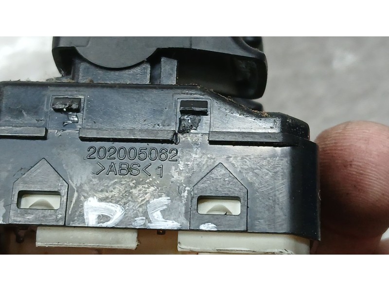 Recambio de mando elevalunas delantero izquierdo para chevrolet aveo / kalos hatchback (t250, t255) 1.2 referencia OEM IAM 96652