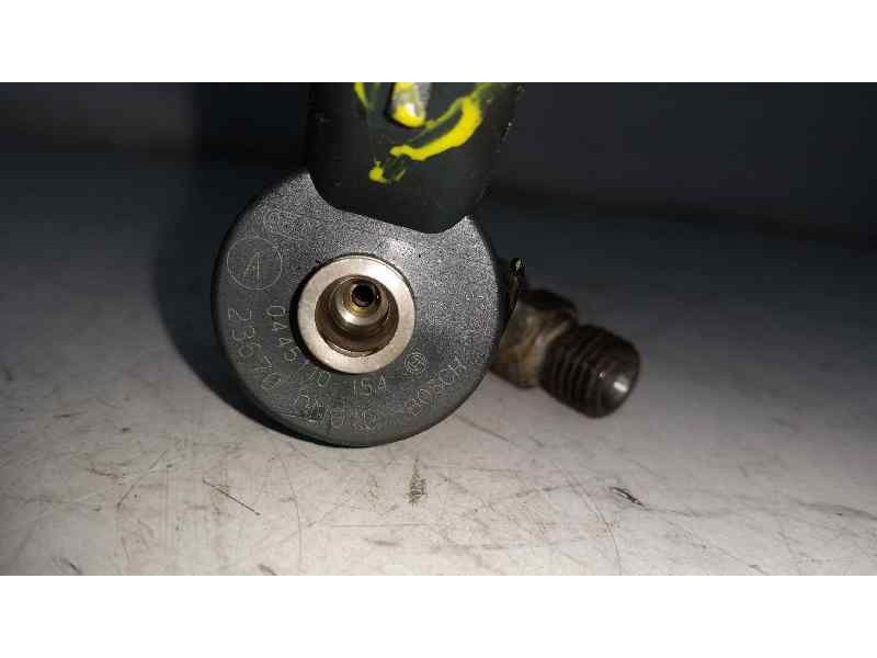 Recambio de inyector para toyota yaris 1.4 turbodiesel cat referencia OEM IAM 0445110154 236700N010 BOSCH