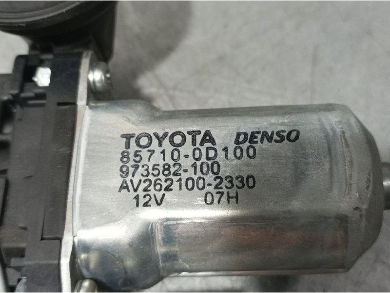 Recambio de elevalunas delantero derecho para toyota yaris (ksp9/scp9/nlp9) básico referencia OEM IAM 857100D100 973582100 DENSO