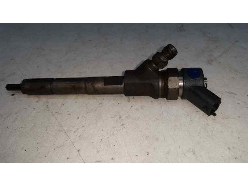 Recambio de inyector para toyota yaris 1.4 turbodiesel cat referencia OEM IAM 0445110154 236700N010 BOSCH