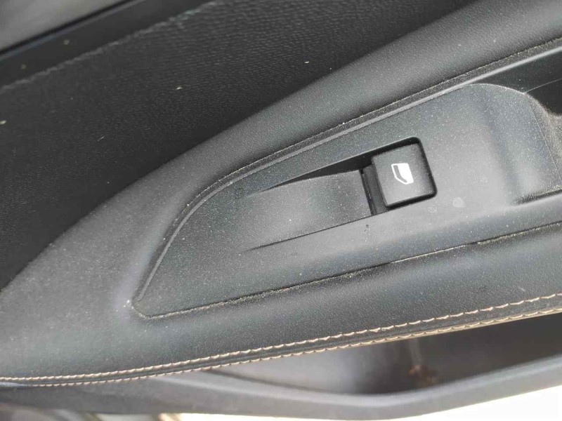 Recambio de mando elevalunas trasero derecho para peugeot 3008 gt-line referencia OEM IAM 98044803ZD  