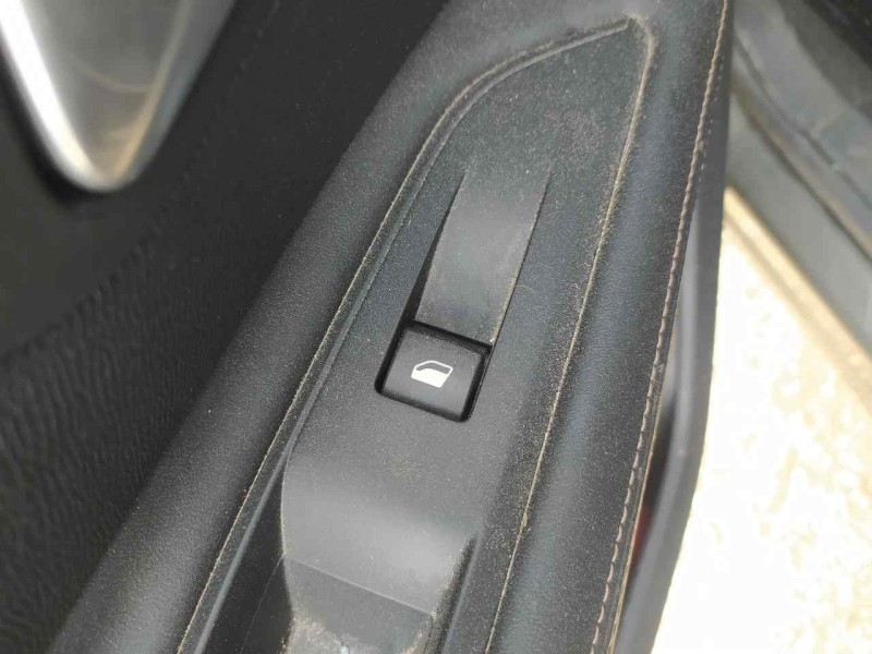 Recambio de mando elevalunas trasero izquierdo para peugeot 3008 gt-line referencia OEM IAM 98044803ZD  