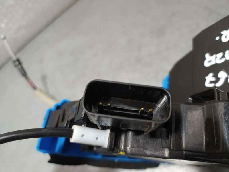 Recambio de cerradura puerta trasera izquierda para kia cee´d concept referencia OEM IAM 81410A2400  4 PINES