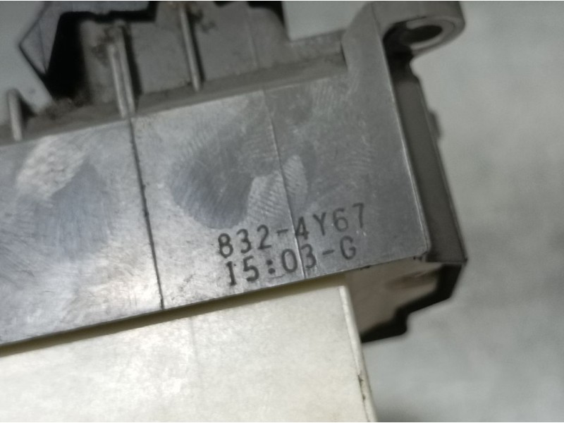 Recambio de mando elevalunas delantero izquierdo para toyota yaris (ksp9/scp9/nlp9) básico referencia OEM IAM 8324Y67  