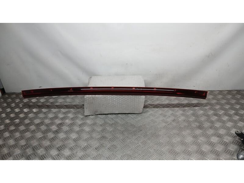 Recambio de piloto trasero central para hyundai bayon (bc3) 1.2 mpi referencia OEM IAM 92409Q0500  