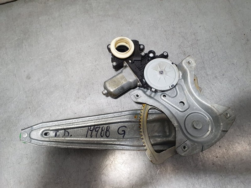 Recambio de elevalunas trasero derecho para toyota avensis (t27) active referencia OEM IAM SIN REF  ELECTRICO 10 PINES