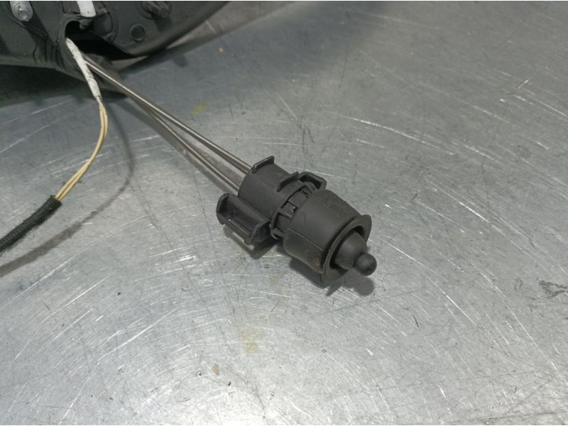 Recambio de retrovisor izquierdo para peugeot 208 access referencia OEM IAM 1611240080  C/MANDO