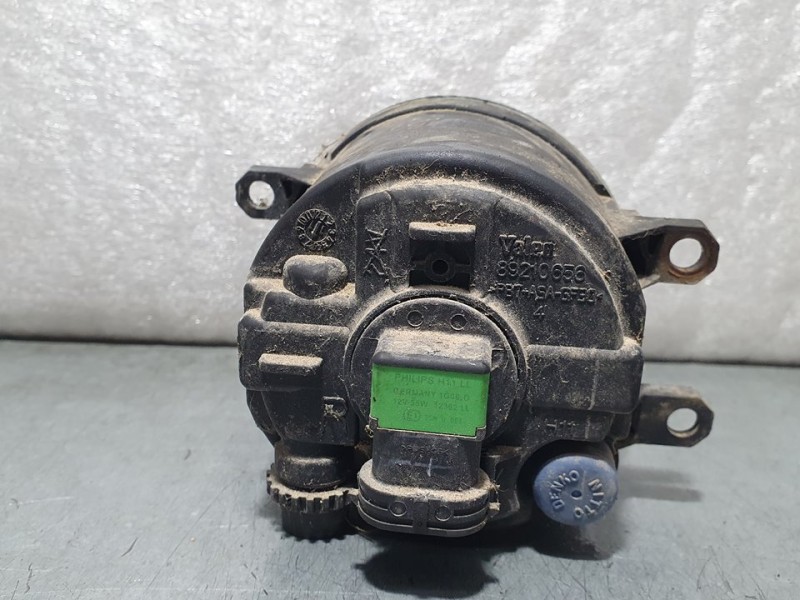 Recambio de faro antiniebla derecho para toyota avensis (t27) active referencia OEM IAM 812100D042 89207401 VALEO