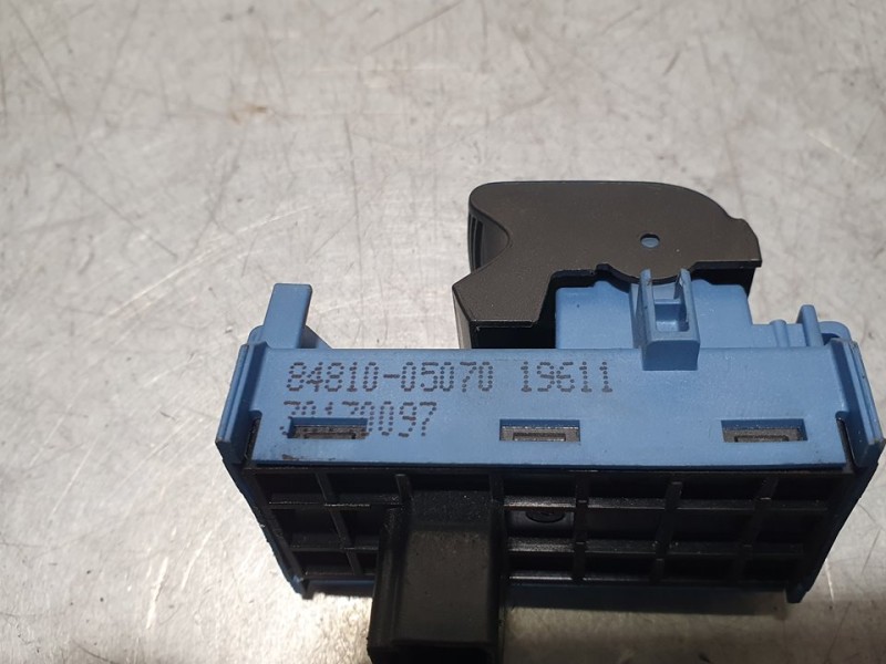 Recambio de mando elevalunas trasero derecho para toyota avensis (t27) active referencia OEM IAM 8481005070  