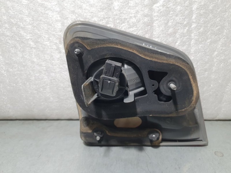 Recambio de piloto trasero izquierdo para toyota avensis (t27) active referencia OEM IAM 8159005100  INTERIOR