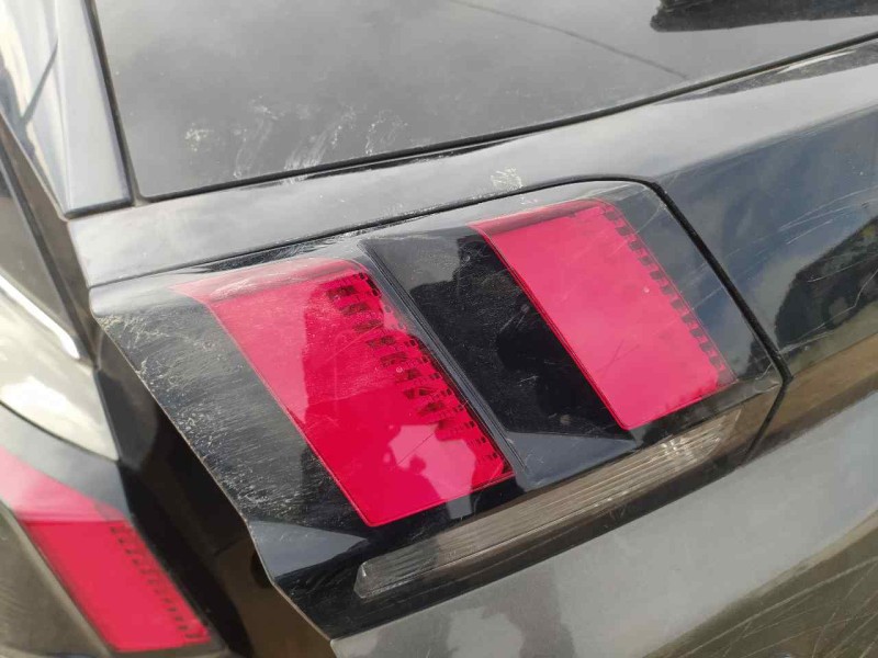 Recambio de piloto trasero izquierdo para peugeot 3008 gt-line referencia OEM IAM 9810477880  INTERIOR , RAYADO