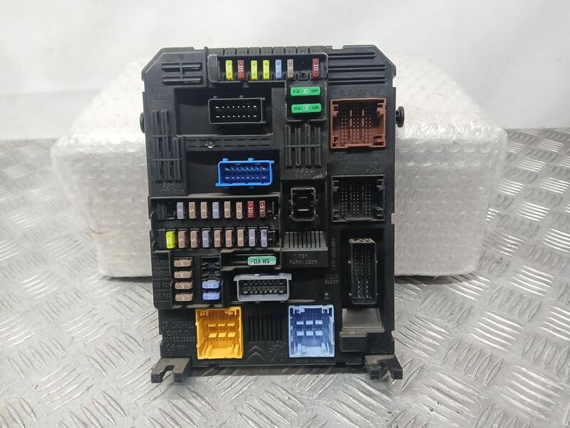 Recambio de caja reles / fusibles para citroën c3 origins referencia OEM IAM 9847402180  2262342114