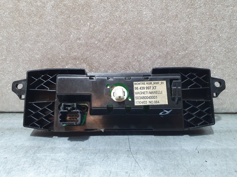 Recambio de pantalla multifuncion para citroën c3 1.4 hdi vivace referencia OEM IAM 96439997XT  