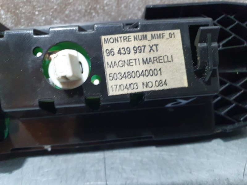 Recambio de pantalla multifuncion para citroën c3 1.4 hdi vivace referencia OEM IAM 96439997XT  