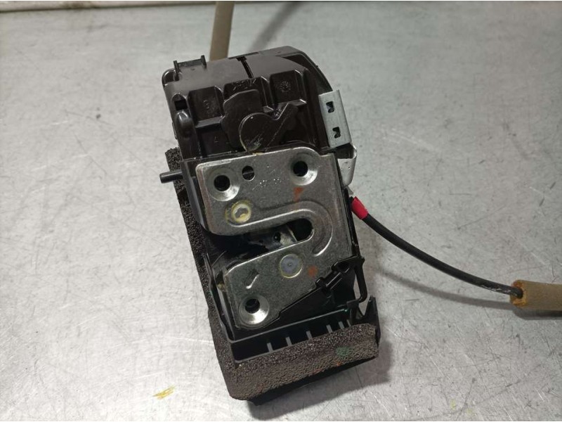 Recambio de cerradura puerta trasera izquierda para renault kadjar experience referencia OEM IAM 825014EA2A  ELECTRICA