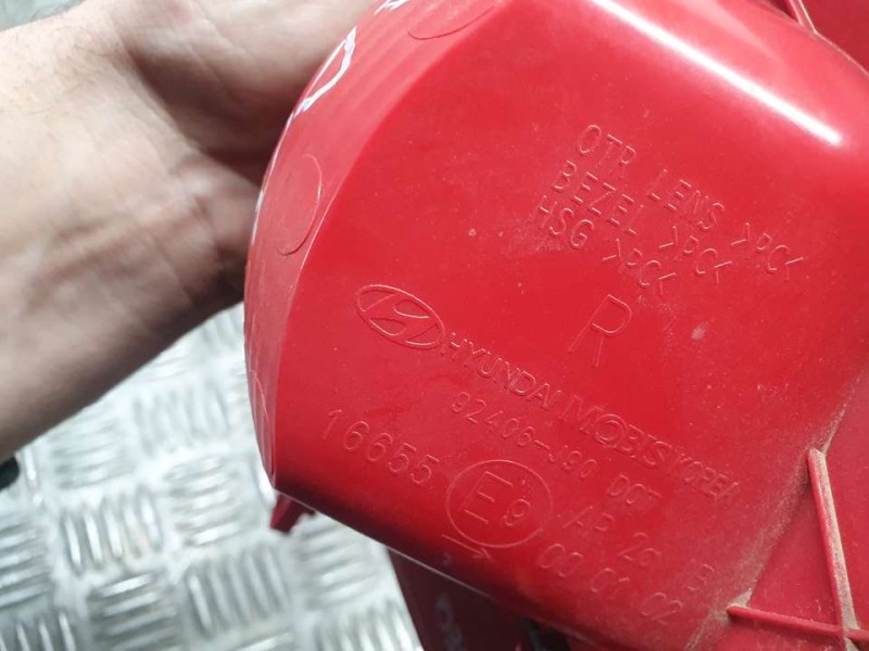 Recambio de piloto trasero derecho paragolpes para hyundai kona pure referencia OEM IAM 92406J90 MOBIS TRASERO INFERIOR