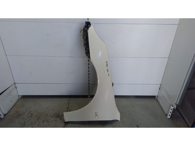 Recambio de aleta delantera izquierda para saab 9-3 berlina vector referencia OEM IAM 12769230  