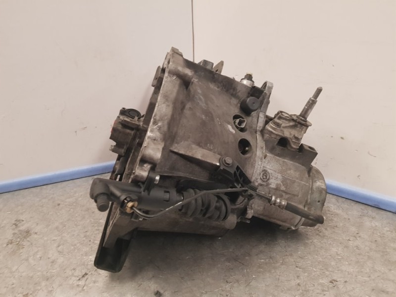 Recambio de caja cambios para peugeot 308 confort referencia OEM IAM 20DP43 2373106B 5VELOCIDADES