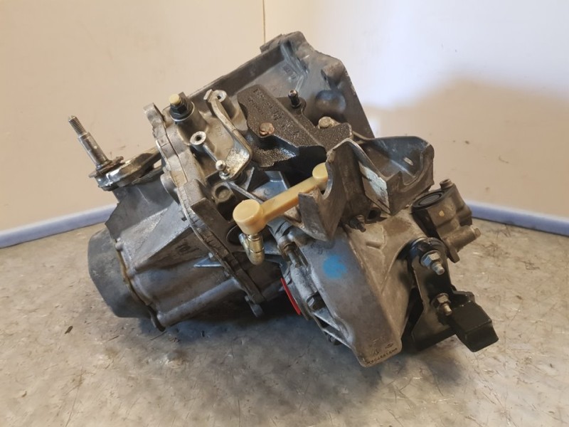 Recambio de caja cambios para peugeot 308 confort referencia OEM IAM 20DP43 2373106B 5VELOCIDADES