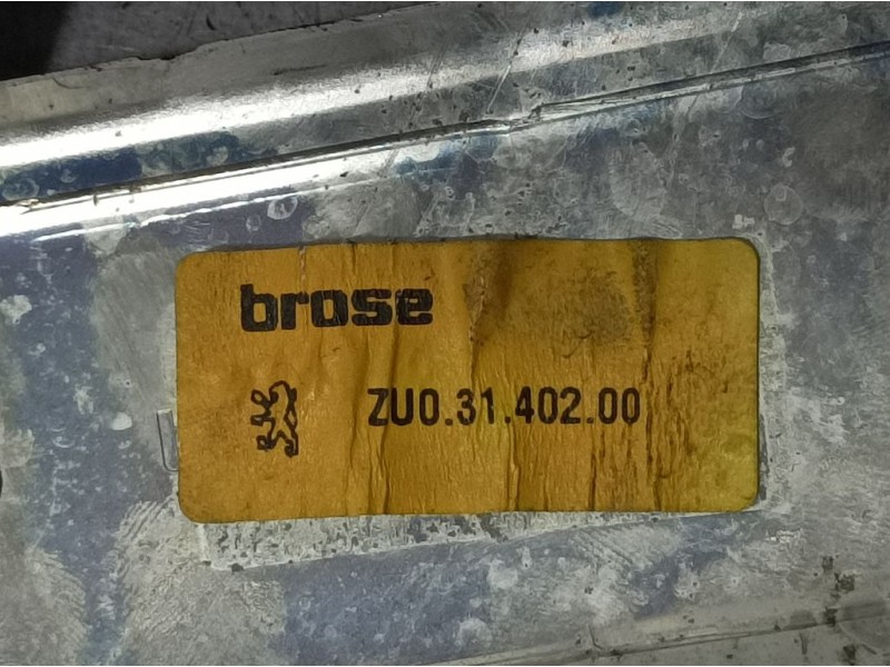 Recambio de elevalunas delantero derecho para peugeot 406 coupe (s1/s2) 3.0 v6 referencia OEM IAM ZU03140200  ELECTRICO 9 PINS B