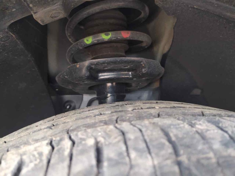 Recambio de amortiguador delantero derecho para dacia sandero stepway essential referencia OEM IAM 543028508R  