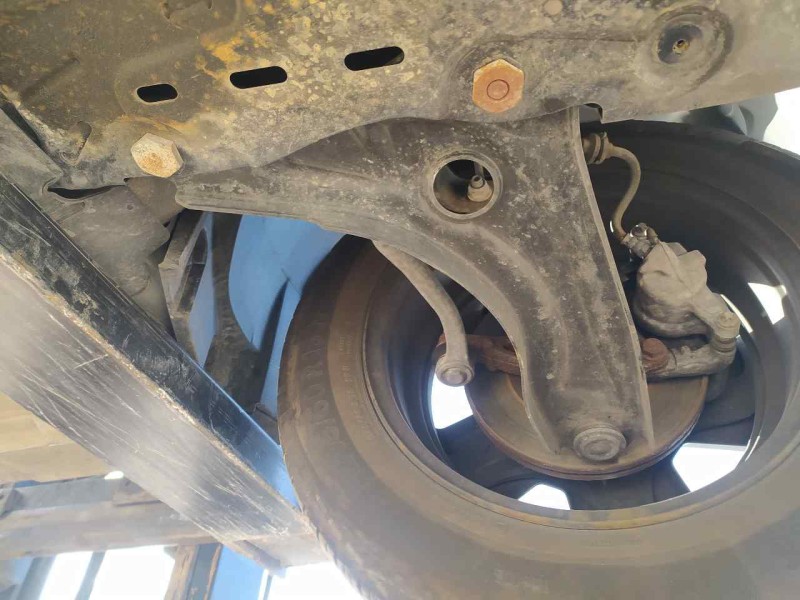 Recambio de brazo suspension inferior delantero izquierdo para dacia sandero stepway essential referencia OEM IAM 545010278R  