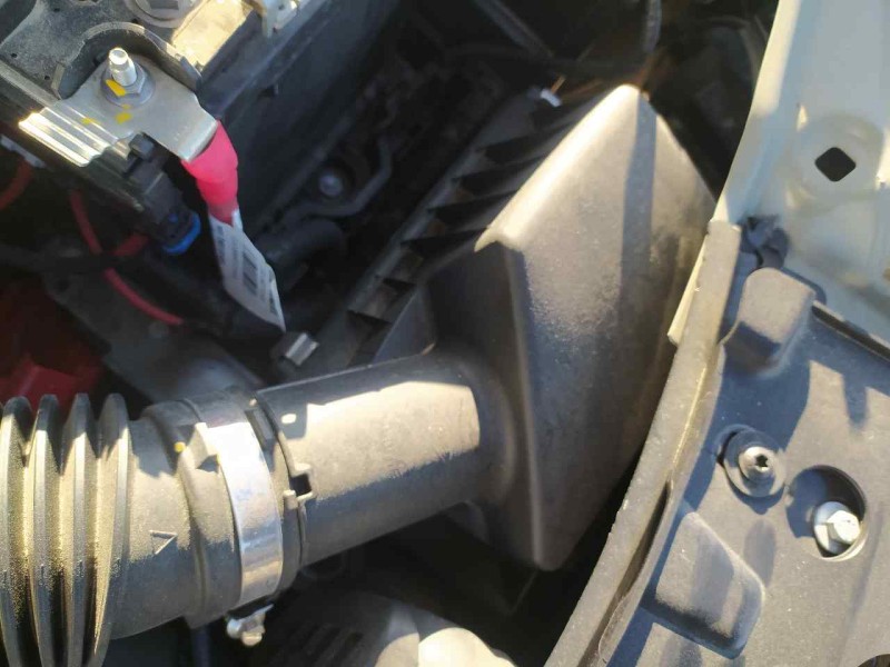 Recambio de carcasa filtro aire para dacia sandero stepway essential referencia OEM IAM 165003077R  