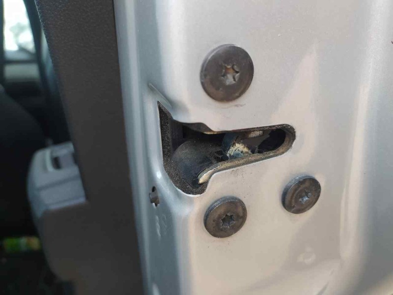 Recambio de cerradura puerta trasera derecha para dacia sandero stepway essential referencia OEM IAM 825020994R  