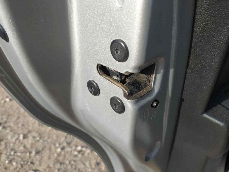 Recambio de cerradura puerta trasera izquierda para dacia sandero stepway essential referencia OEM IAM 825033052R  