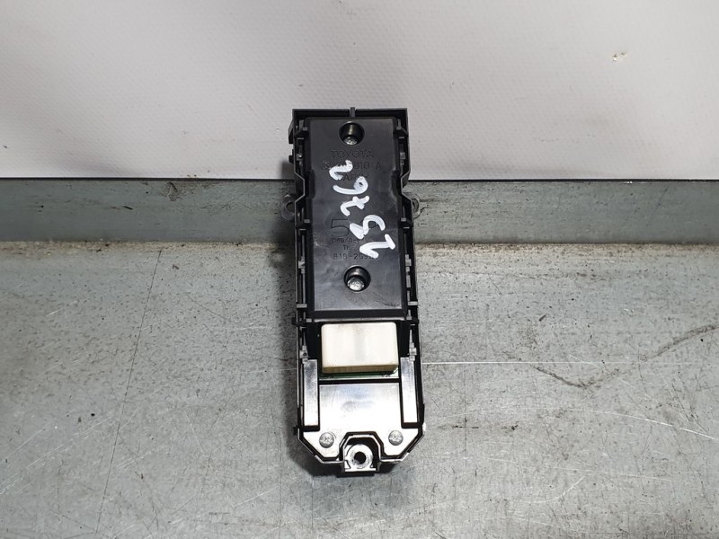 Recambio de mando elevalunas delantero izquierdo para toyota c-hr hybrid style plus referencia OEM IAM 84040F4020  